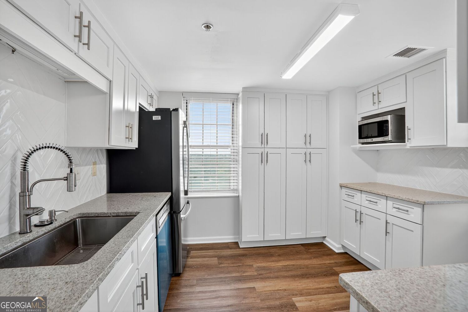 Atlanta, Georgia 30309, United States, 2 Bedrooms Bedrooms, ,2 BathroomsBathrooms,Residential,Active,224855