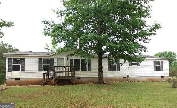 This Coweta County three bedroom, 2 bath home has been nicely renovated on a large lot. The open, updated kitchen offers a great entertaining space for family and guests. You'll be sure to enjoy the two separate living spaces. The bedrooms are spacious and have glass and tile walk- in showers. Madras Middle and Northgate High school district. Call to schedule your viewing today.
