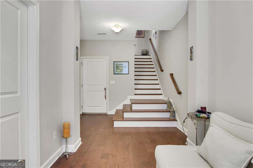 552 Micayne CIR SE 1