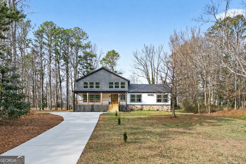 Photo of 170 Lakeview Lane, Fayetteville, GA 30214 (MLS # 10669898)