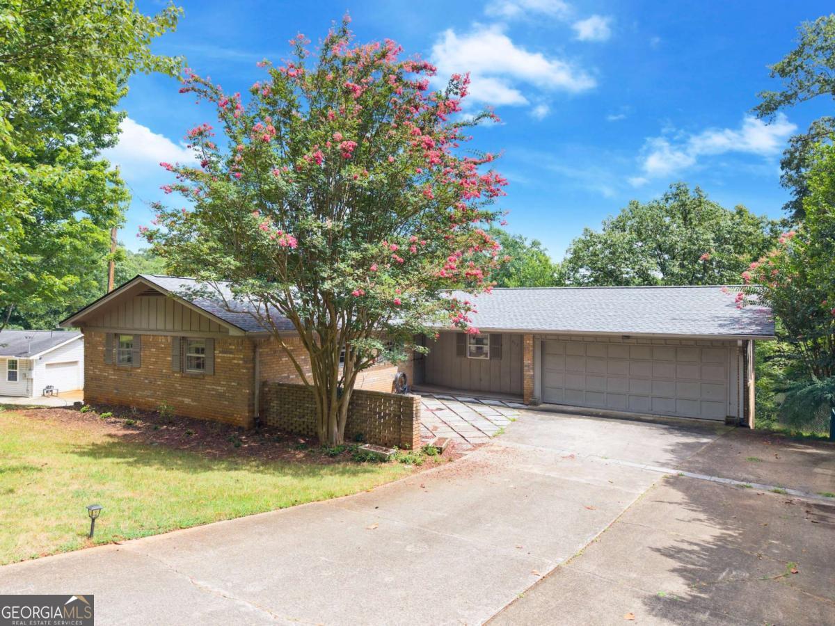 617 Mountain View CIR