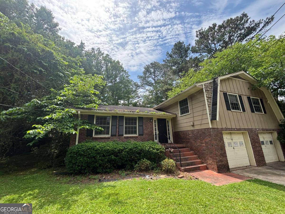 4135 Moore RD