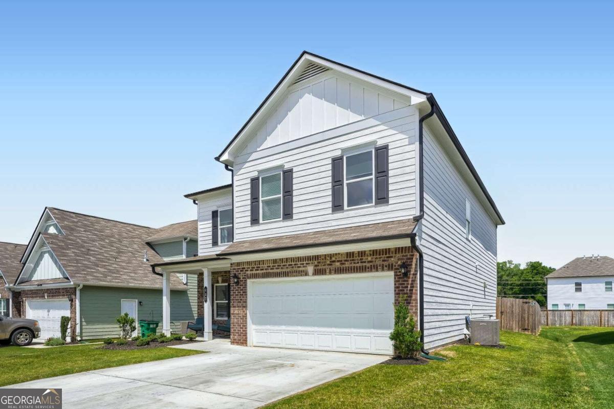 407 Larry LN