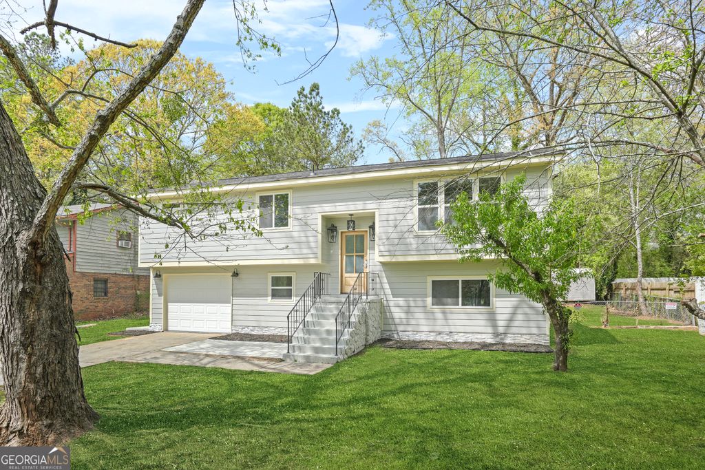Photo of 474 Autumn Drive, Riverdale, GA 30274 (MLS # 10624962)