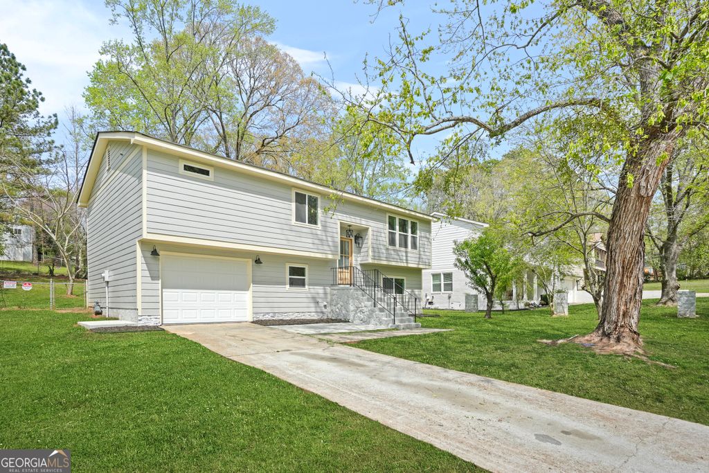 Photo of 474 Autumn Drive, Riverdale, GA 30274 (MLS # 10624962)