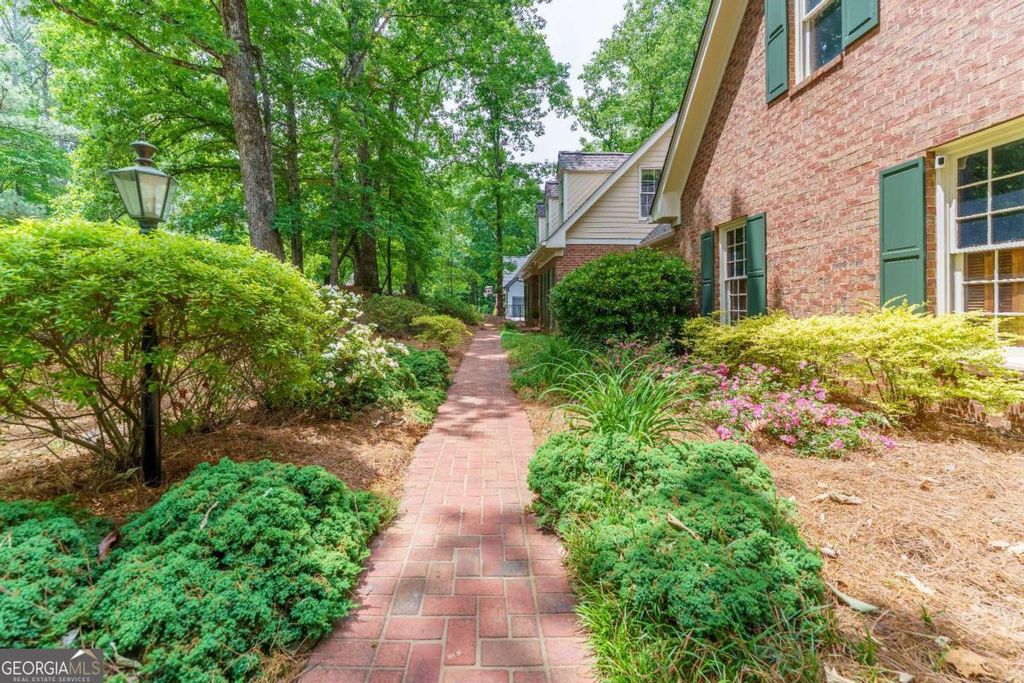 Photo of 335 Cameron Ridge Drive, Atlanta, GA 30328 (MLS # 10763451)