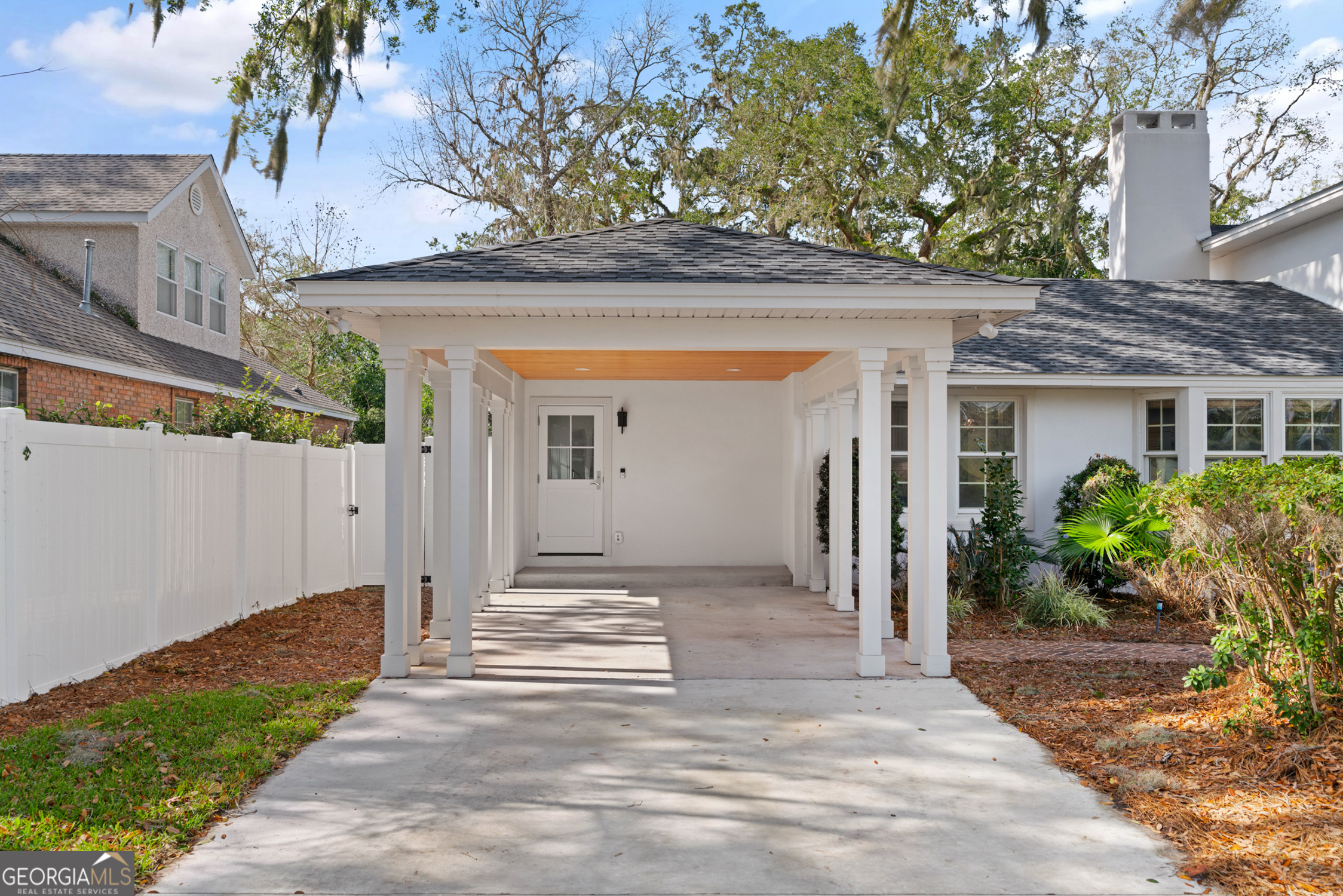 220 Magnolia AVE