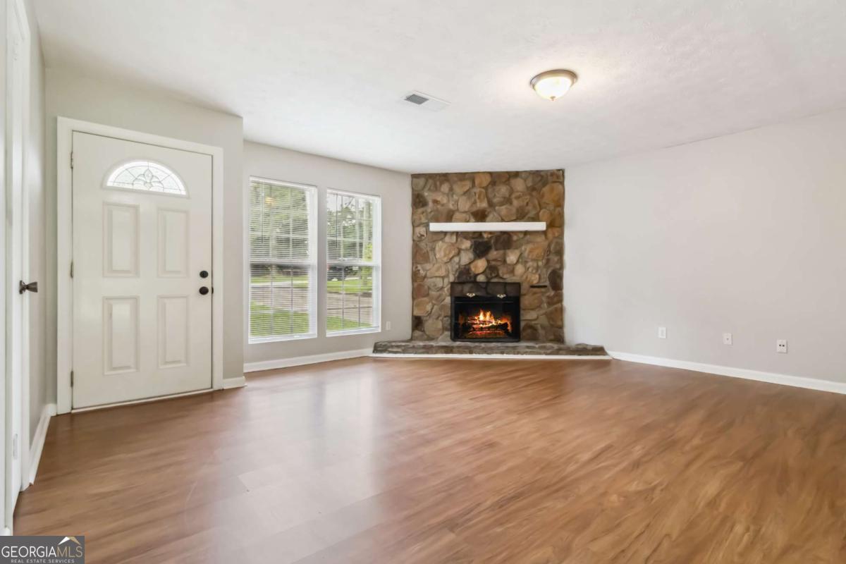 924 Sweetwater CIR