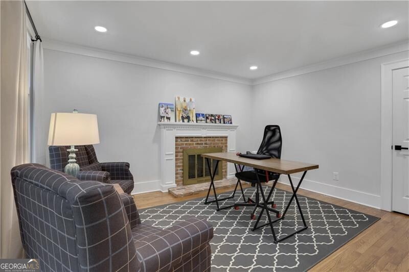 2233 Guinevere WAY NE