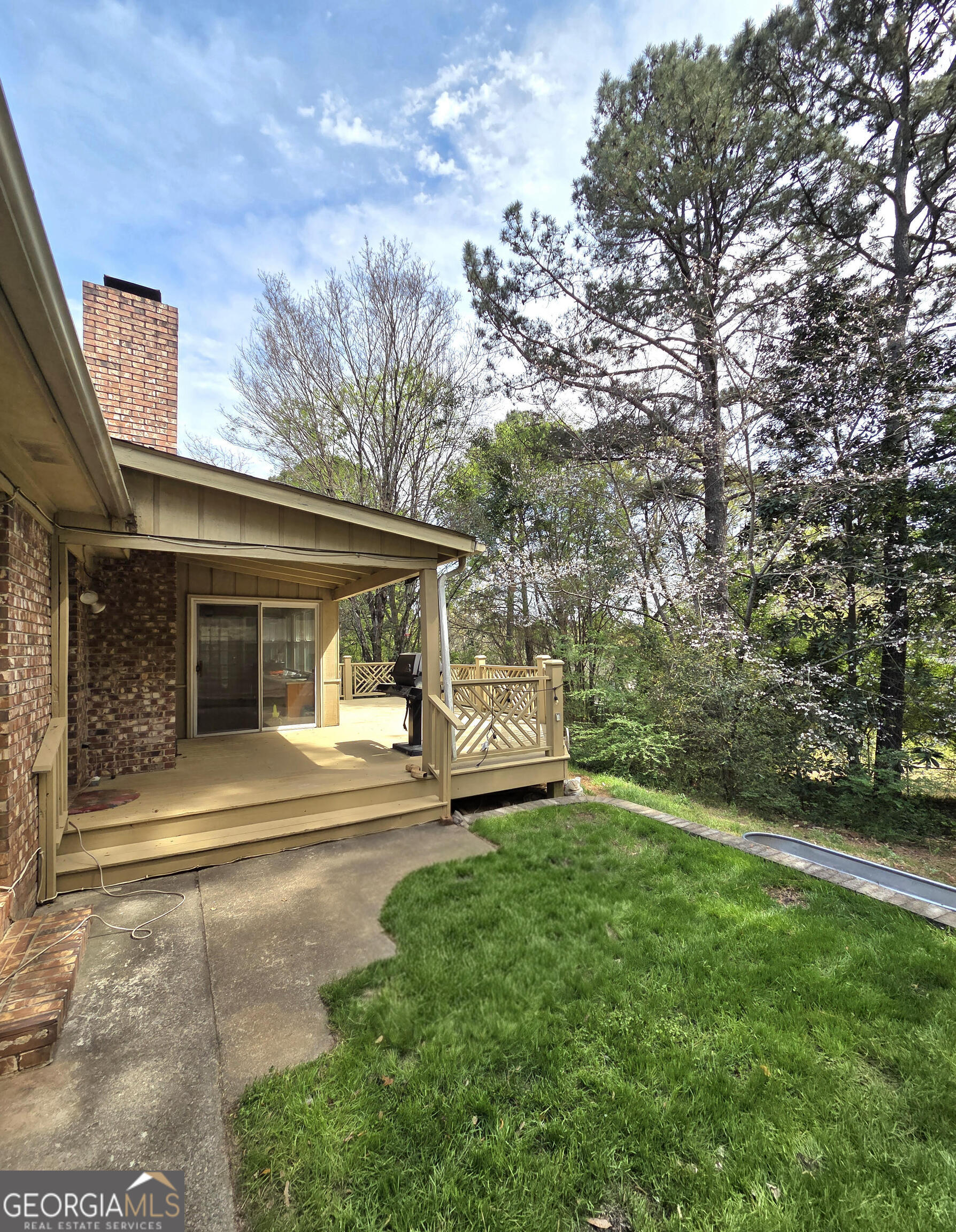 924 N Ridge DR