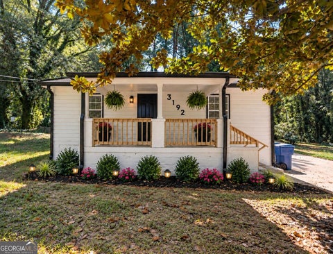 Photo of 3192 Oakcliff Road NW, Atlanta, GA 30311 (MLS # 10870501)
