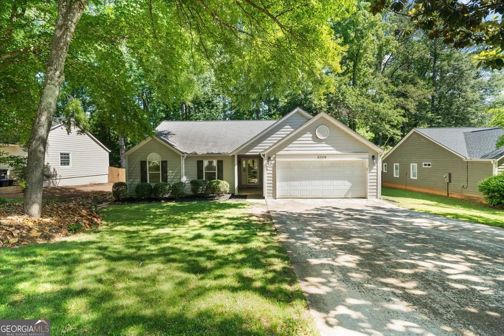 Photo of 4209 Harris Ridge Court, Roswell, GA 30076 (MLS # 10765397)