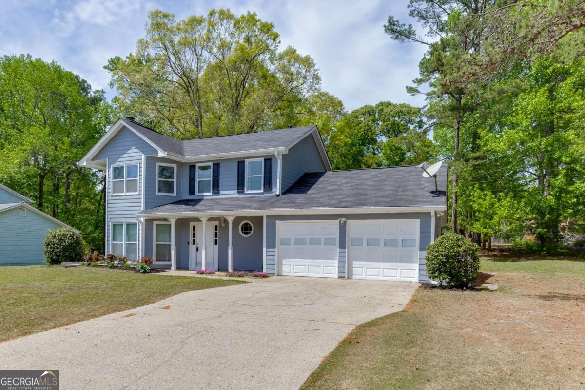 811 Forest Park LN