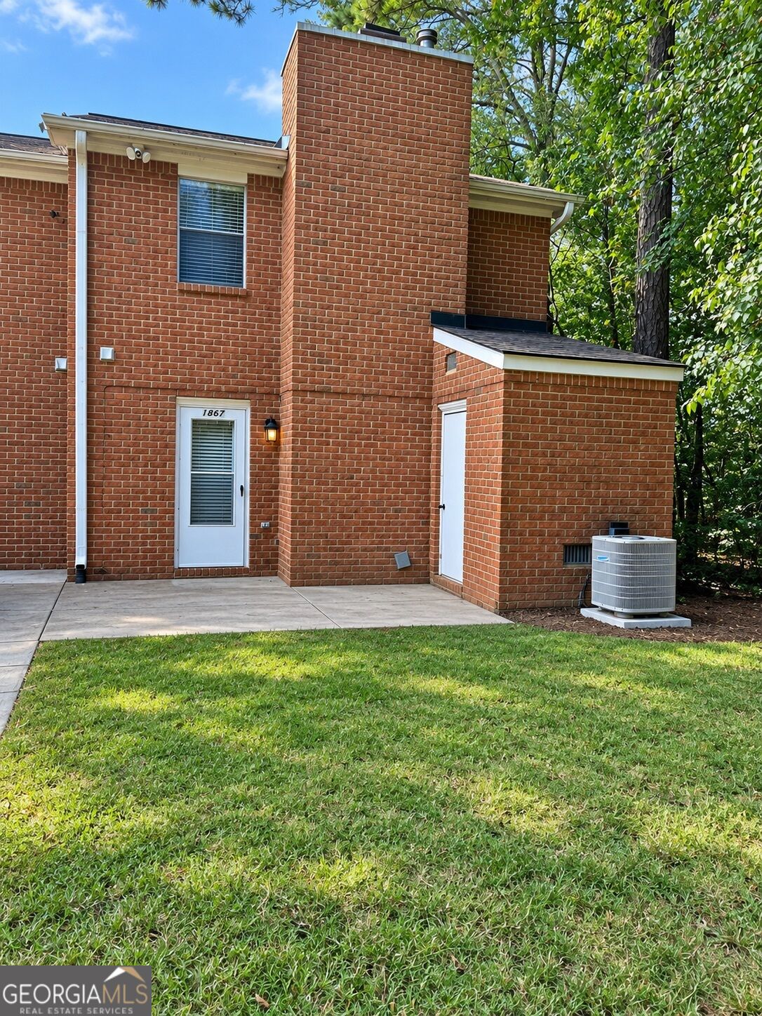 1867 Mcelvaney LN NW