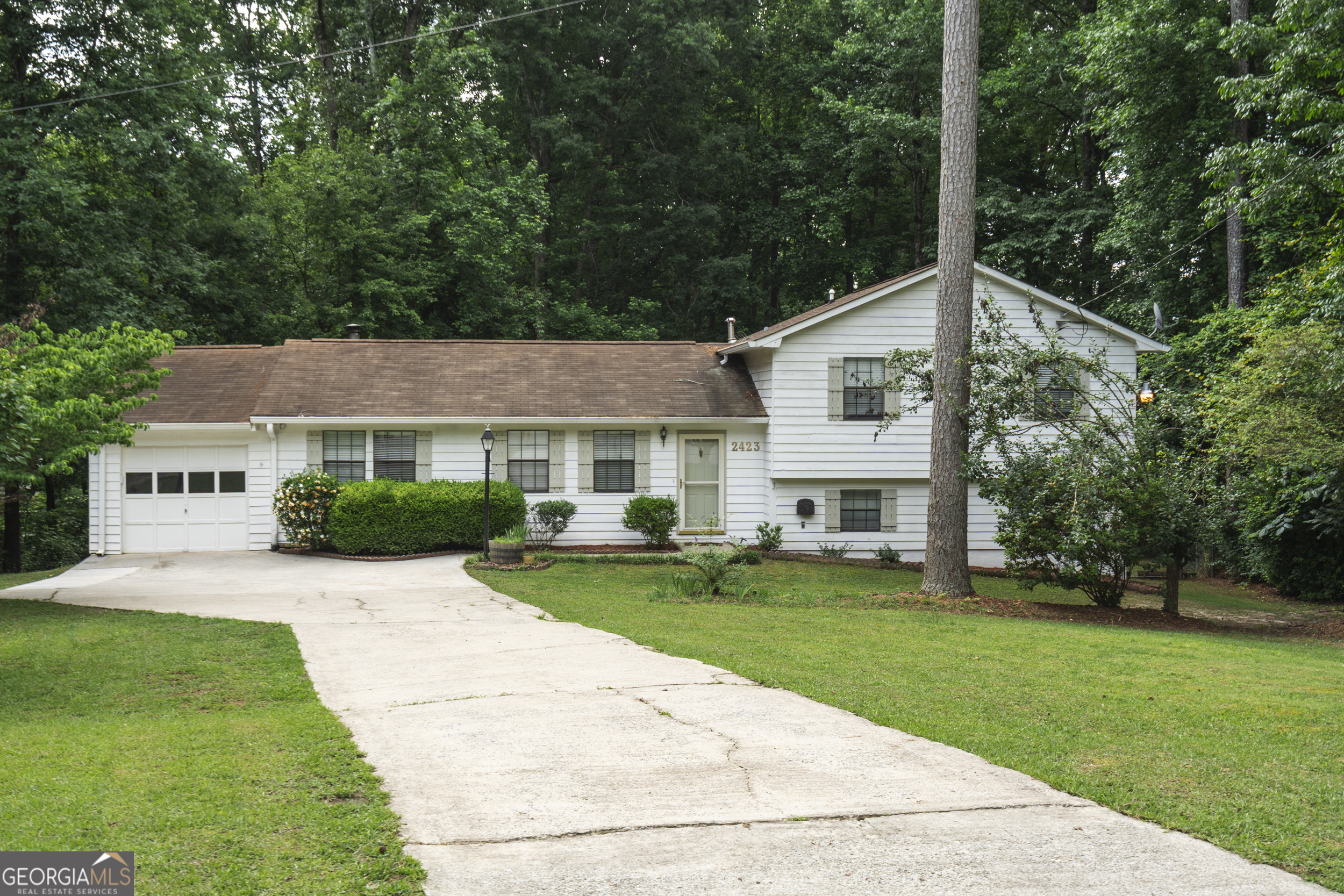 2423 Falcon CT