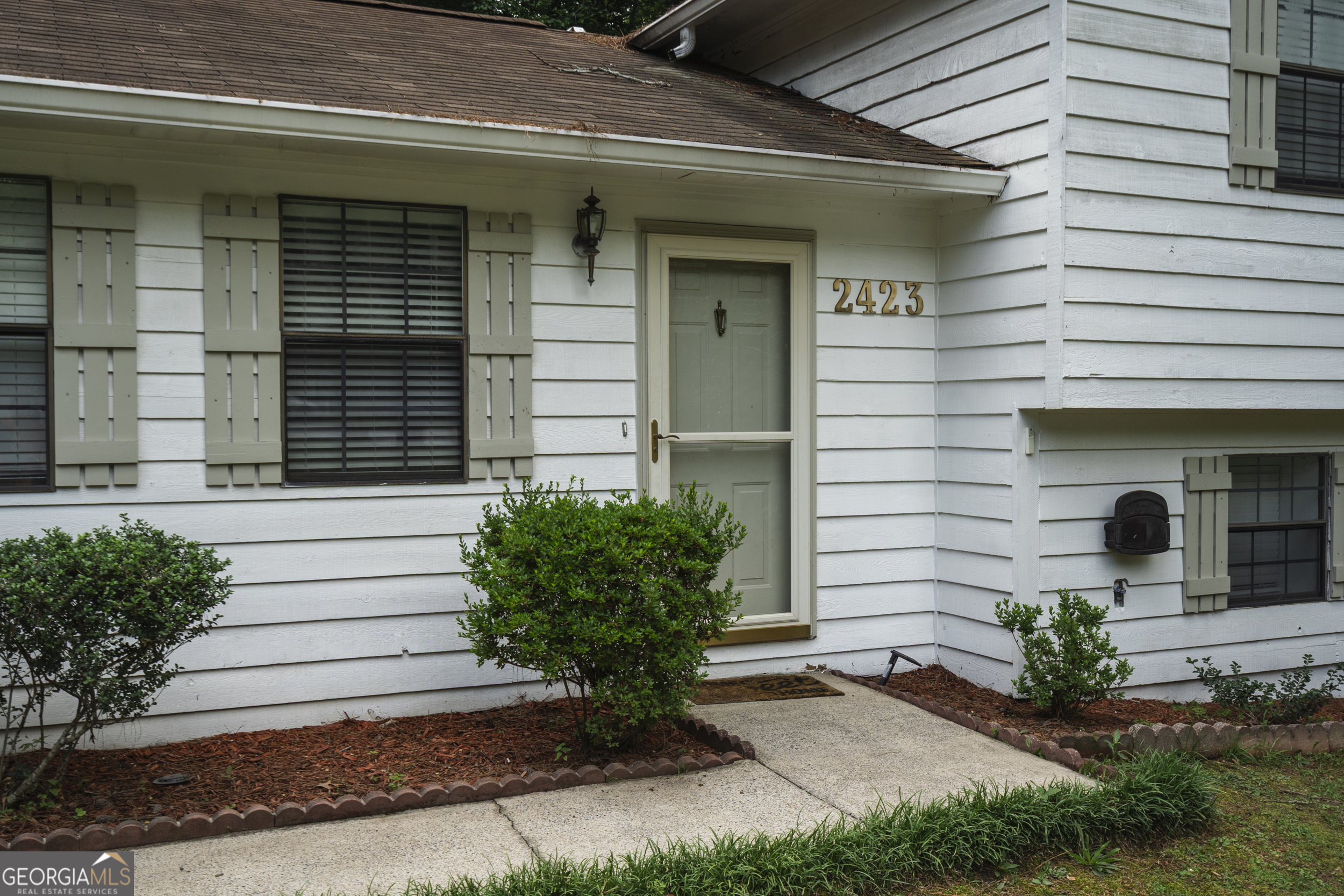 2423 Falcon CT