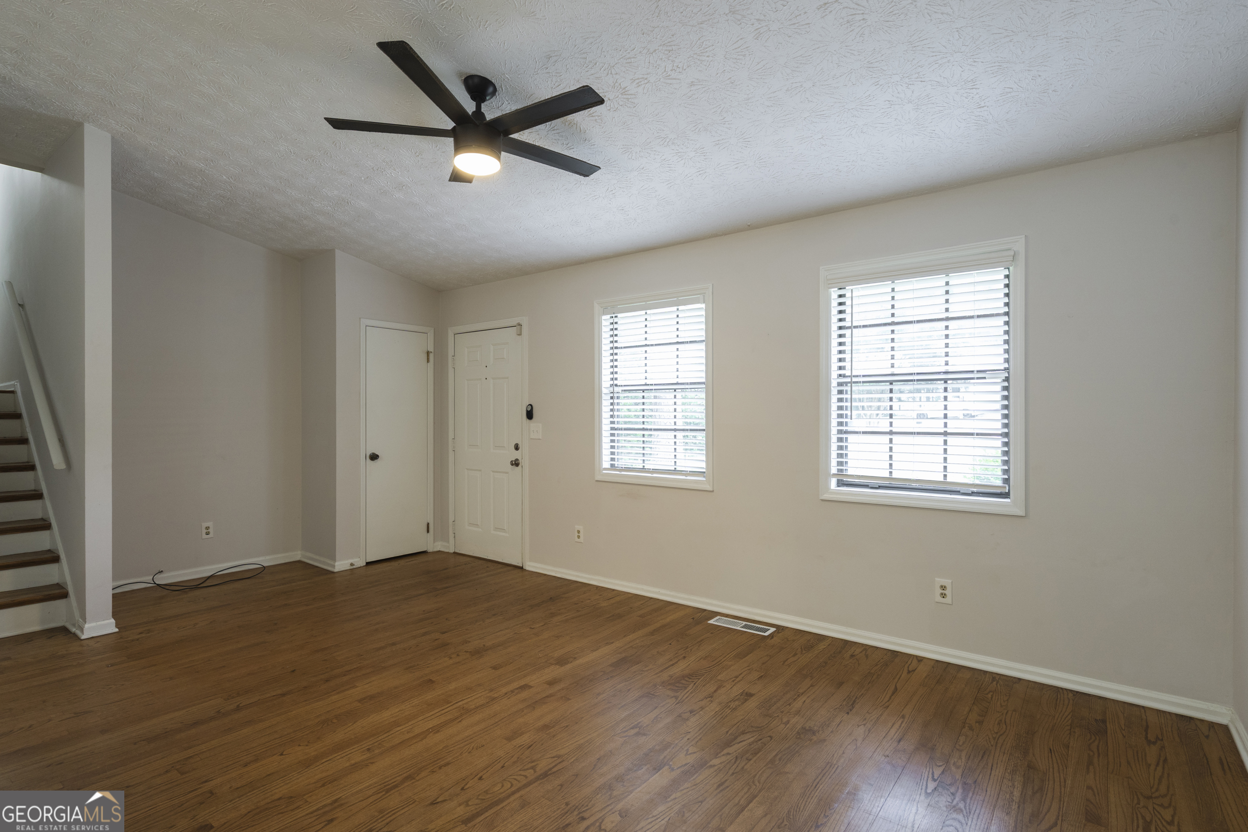 2423 Falcon CT