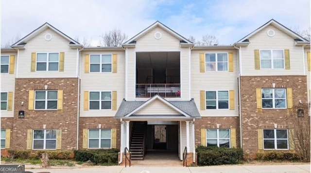 Spacious 3 bedroom, 2 bath condo in Decatur, conveniently located right off the bus line and just minutes from major interstates and shopping. This home is move-in ready and offers plenty of comfort with two garden tubs, walk-in closets in the bedrooms, and a separate dining room area perfect for gatherings. The unit comes complete with a washer and dryer for added convenience. Section 8 vouchers are welcome, making this the perfect opportunity for immediate move-in.