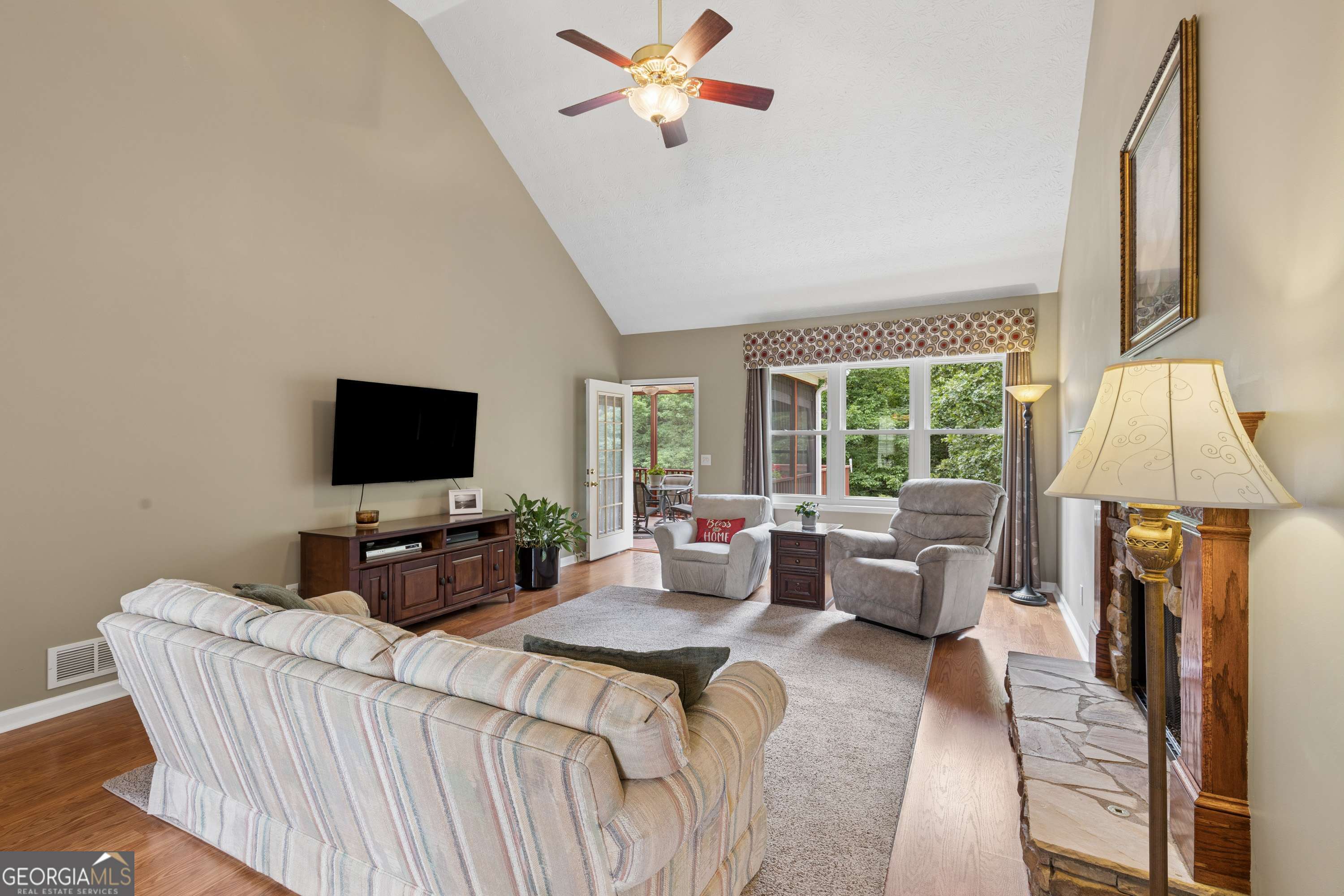 121 Chestnut Hill DR