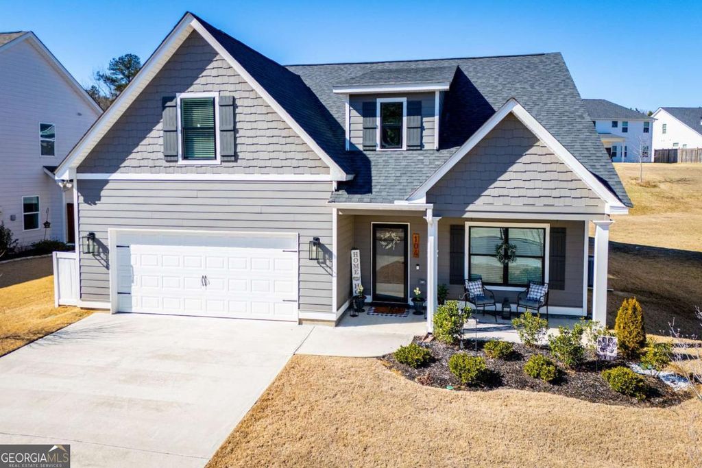 Photo of 104 Kingston Circle, Carrollton, GA 30117 (MLS # 10681064)