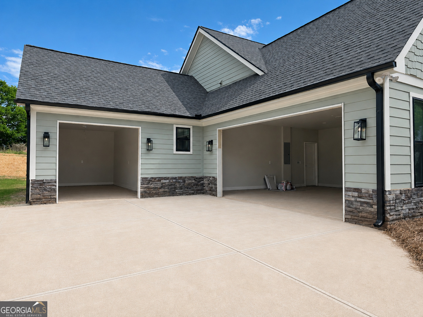 105 Maney DR