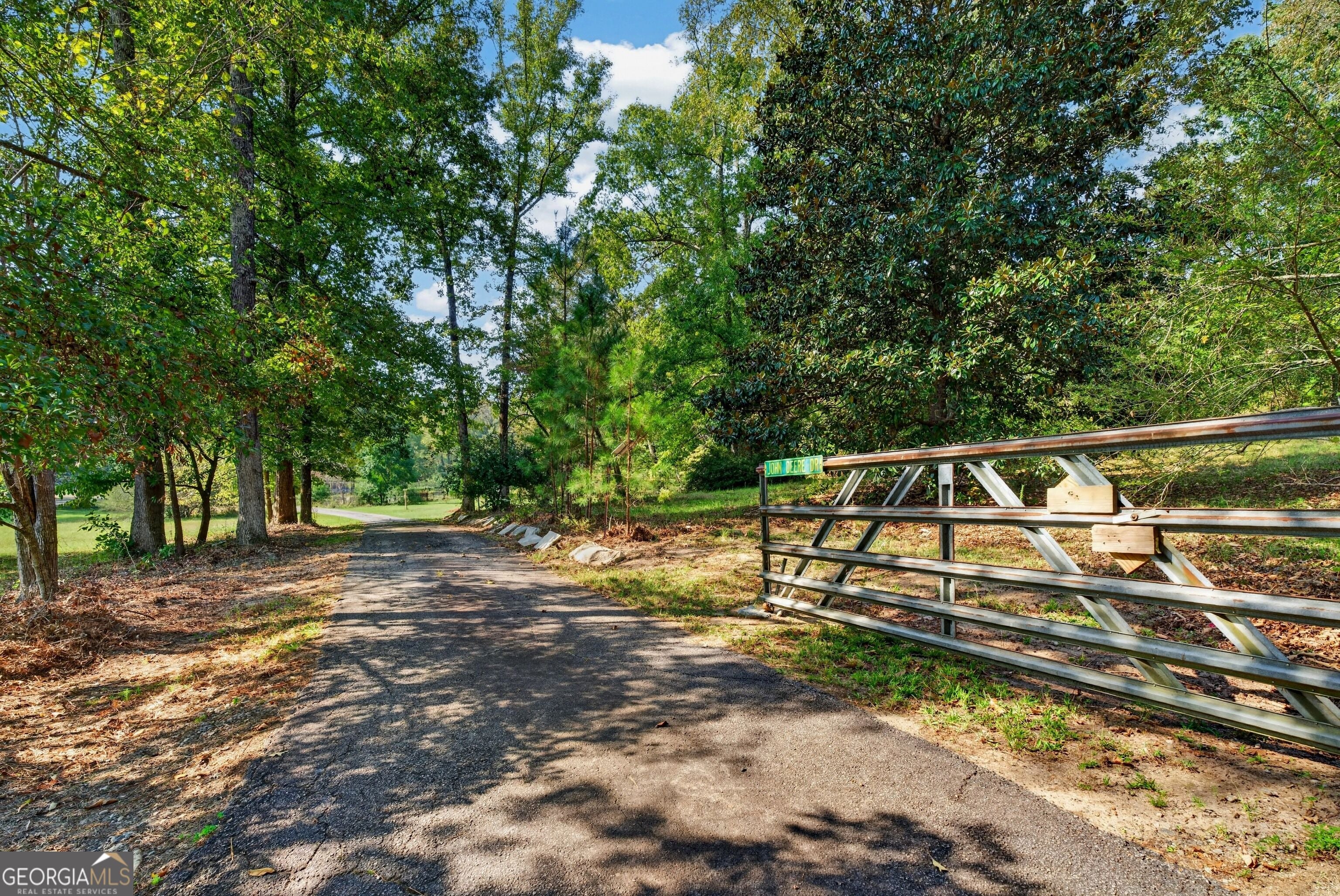 6204 Davis RD