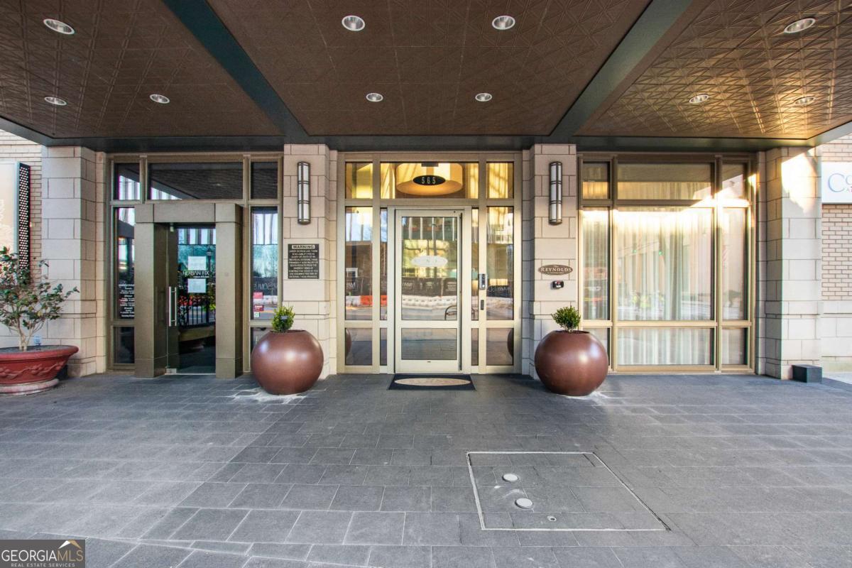 565 Peachtree ST NE 1209