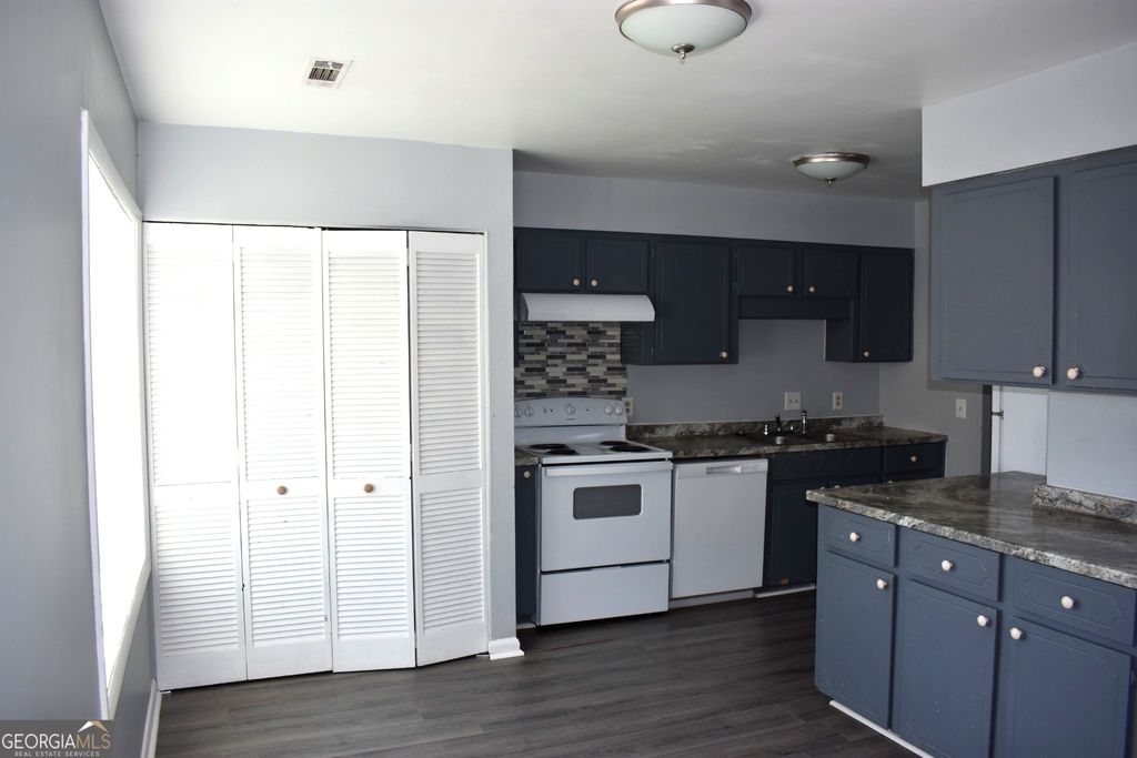 Photo of 912 Pineland Avenue #APT 6, Hinesville, GA 31313 (MLS # 10683090)