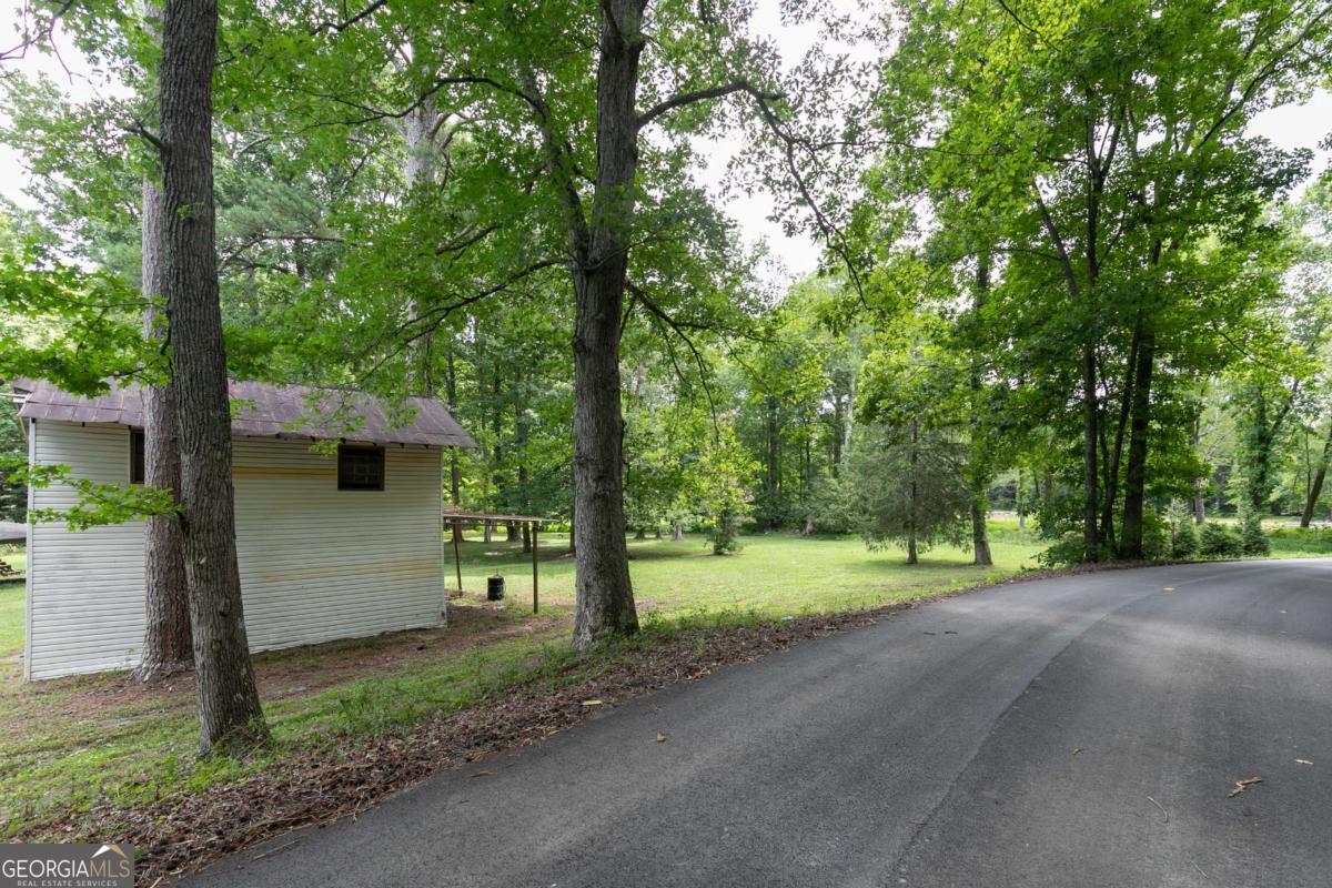 435 Hampton RD
