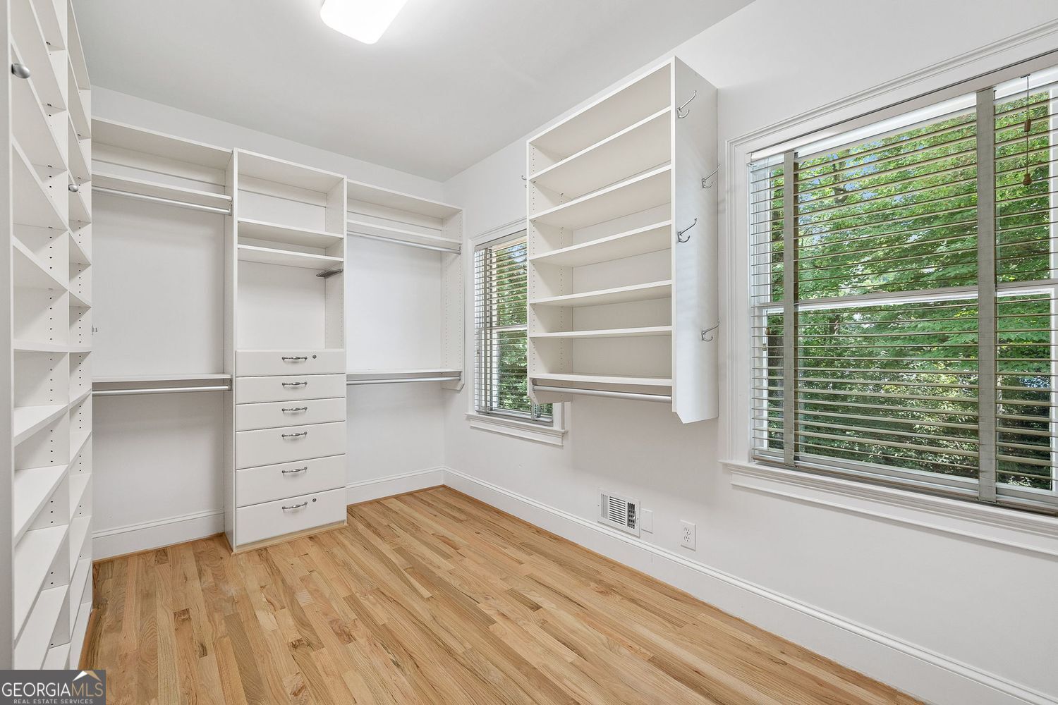 Atlanta, Georgia 30305, United States, 4 Bedrooms Bedrooms, ,5 BathroomsBathrooms,Residential,Active,168808