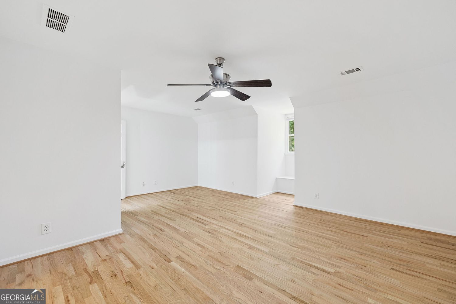 Atlanta, Georgia 30305, United States, 4 Bedrooms Bedrooms, ,5 BathroomsBathrooms,Residential,Active,168808