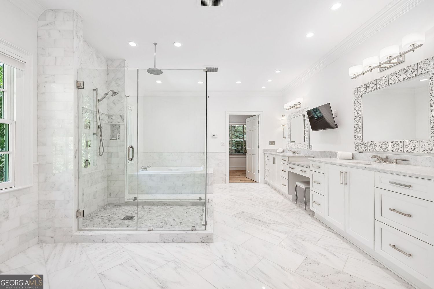 Atlanta, Georgia 30305, United States, 4 Bedrooms Bedrooms, ,5 BathroomsBathrooms,Residential,Active,168808