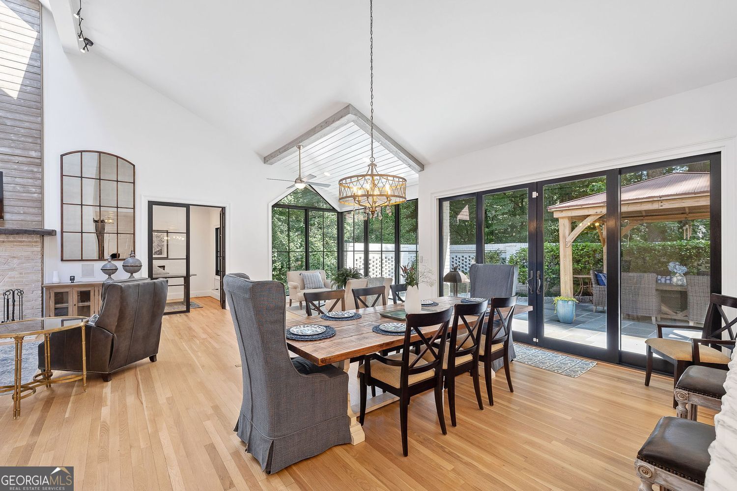 Atlanta, Georgia 30305, United States, 4 Bedrooms Bedrooms, ,5 BathroomsBathrooms,Residential,Active,168808