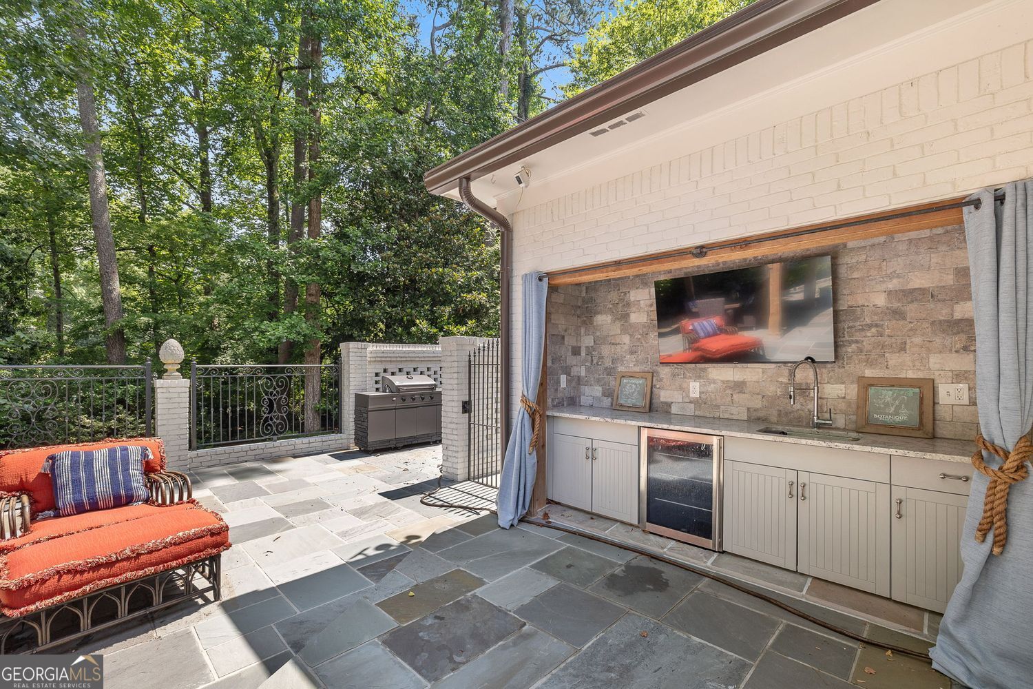 Atlanta, Georgia 30305, United States, 4 Bedrooms Bedrooms, ,5 BathroomsBathrooms,Residential,Active,168808