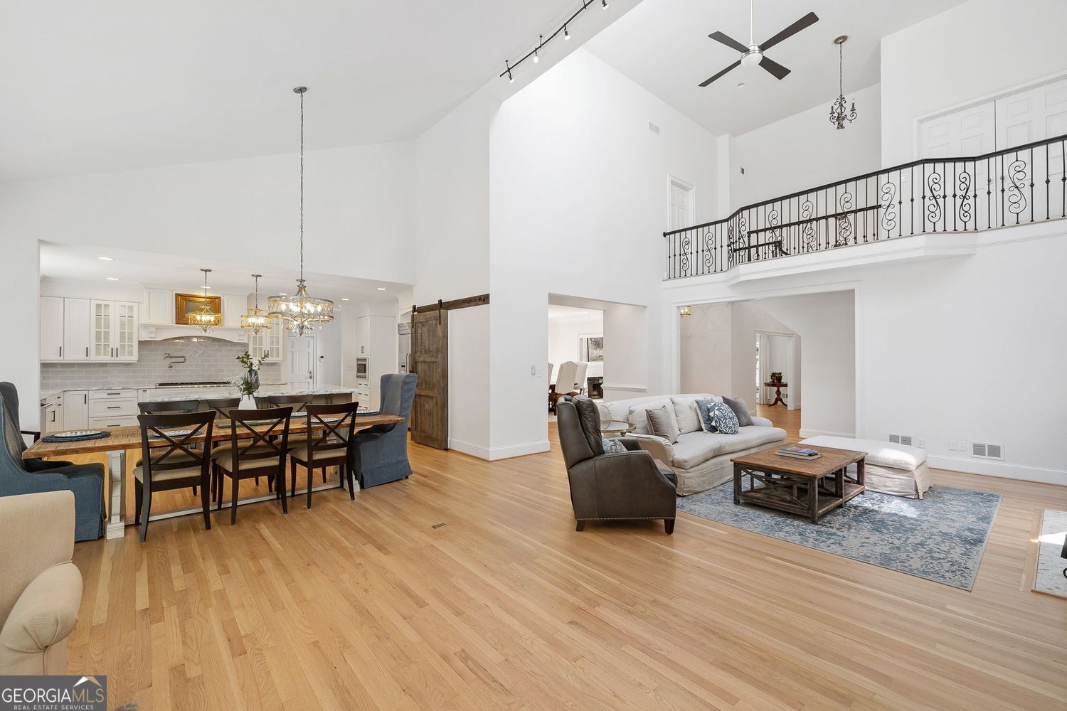 Atlanta, Georgia 30305, United States, 4 Bedrooms Bedrooms, ,5 BathroomsBathrooms,Residential,Active,168808