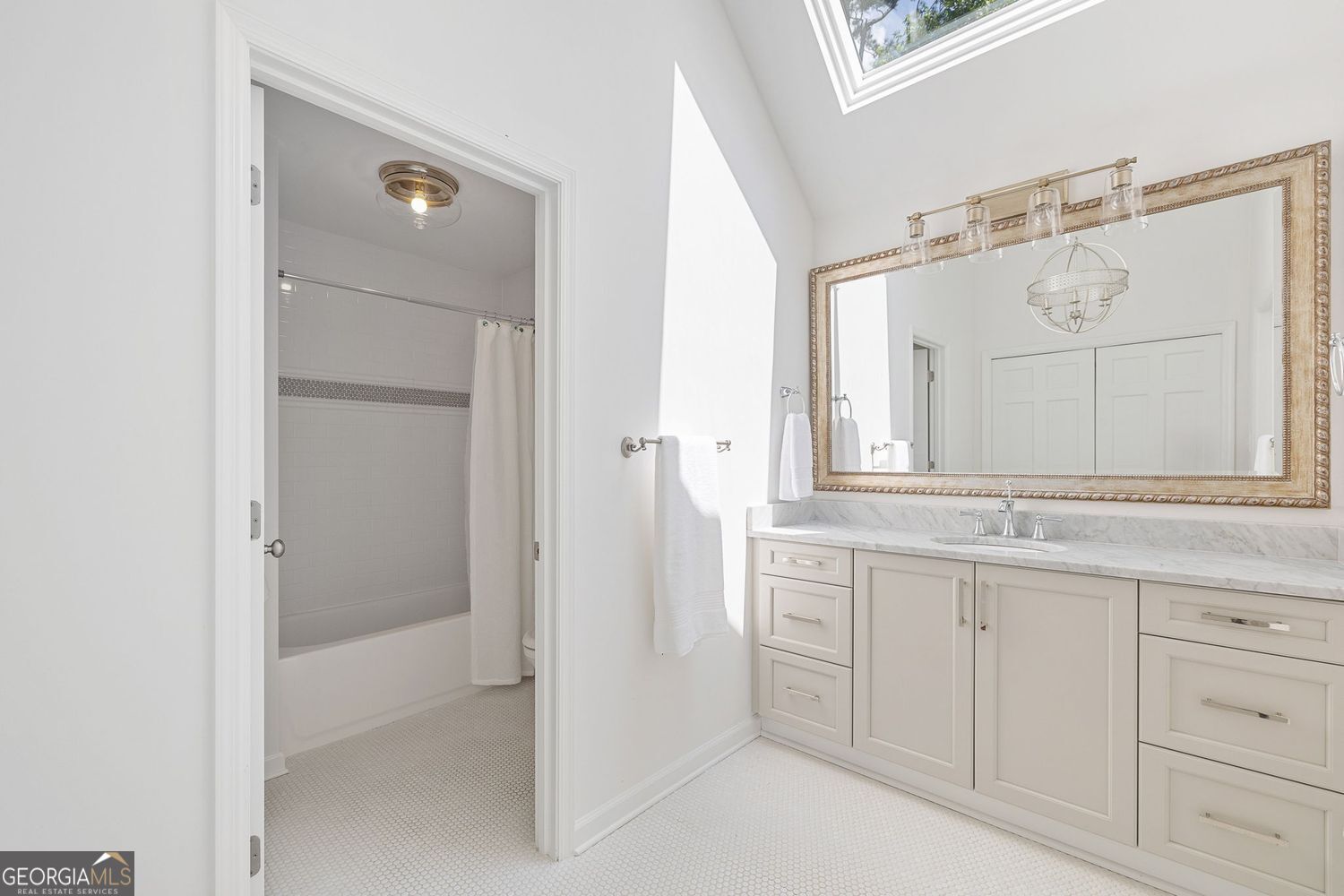 Atlanta, Georgia 30305, United States, 4 Bedrooms Bedrooms, ,5 BathroomsBathrooms,Residential,Active,168808