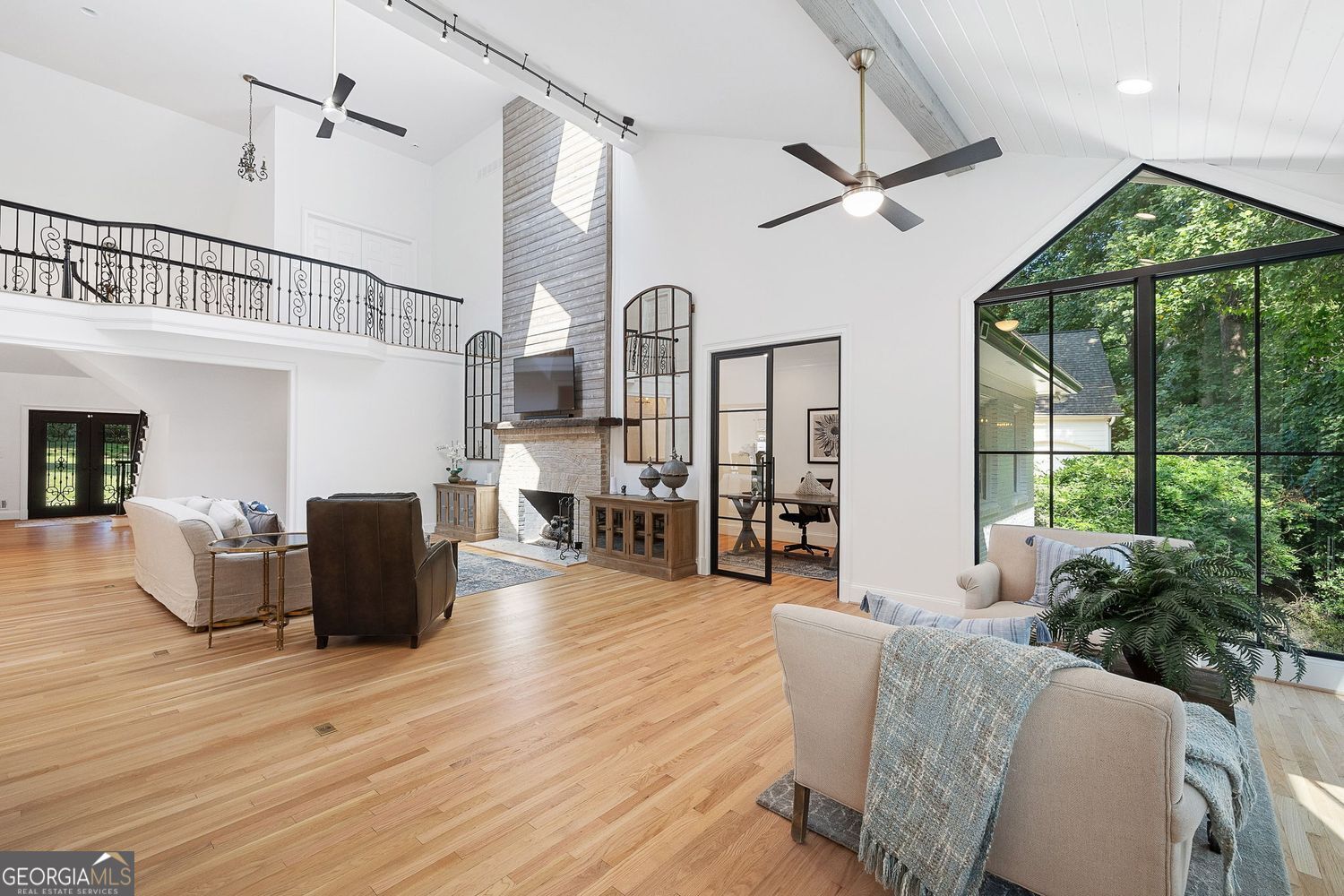 Atlanta, Georgia 30305, United States, 4 Bedrooms Bedrooms, ,5 BathroomsBathrooms,Residential,Active,168808