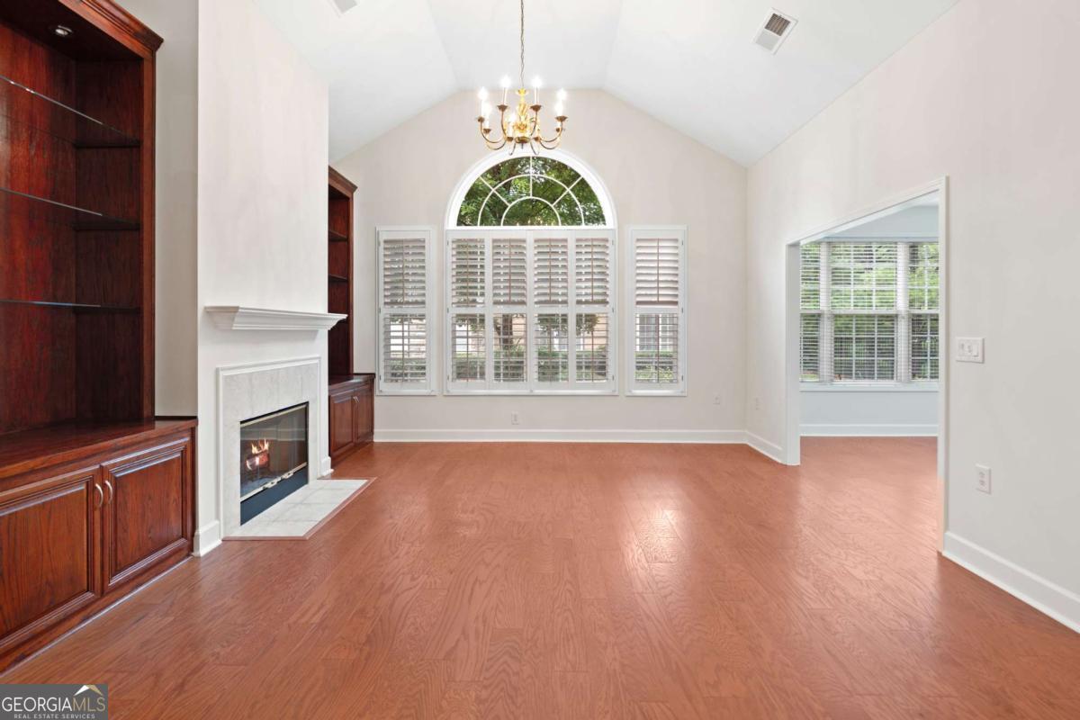 3106 Village LN