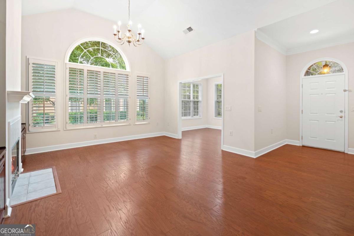 3106 Village LN