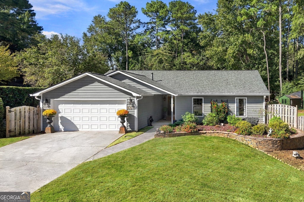 Photo of 400 N Kimberly Court, Roswell, GA 30076 (MLS # 10870371)