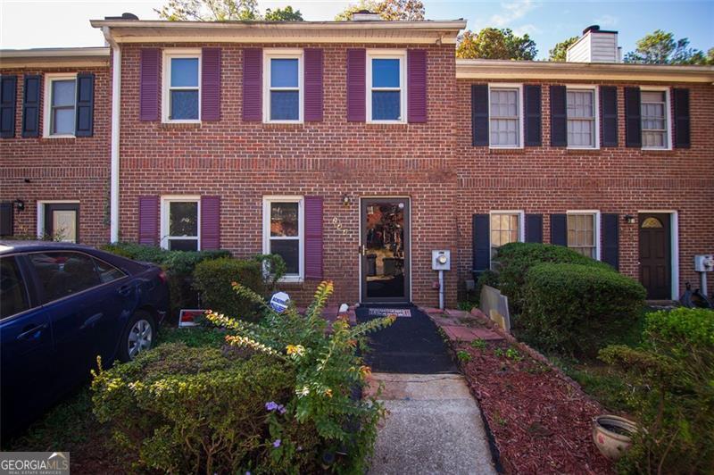 well maintain townhouse in the sort after marietta area, Perfect for first time buyer or investor NO HOA!!
