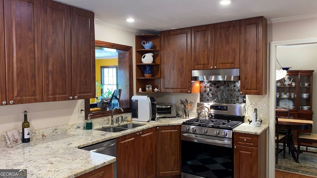 Photo of 2901 Victoria Drive, Marietta, GA 30068 (MLS # 10726931)