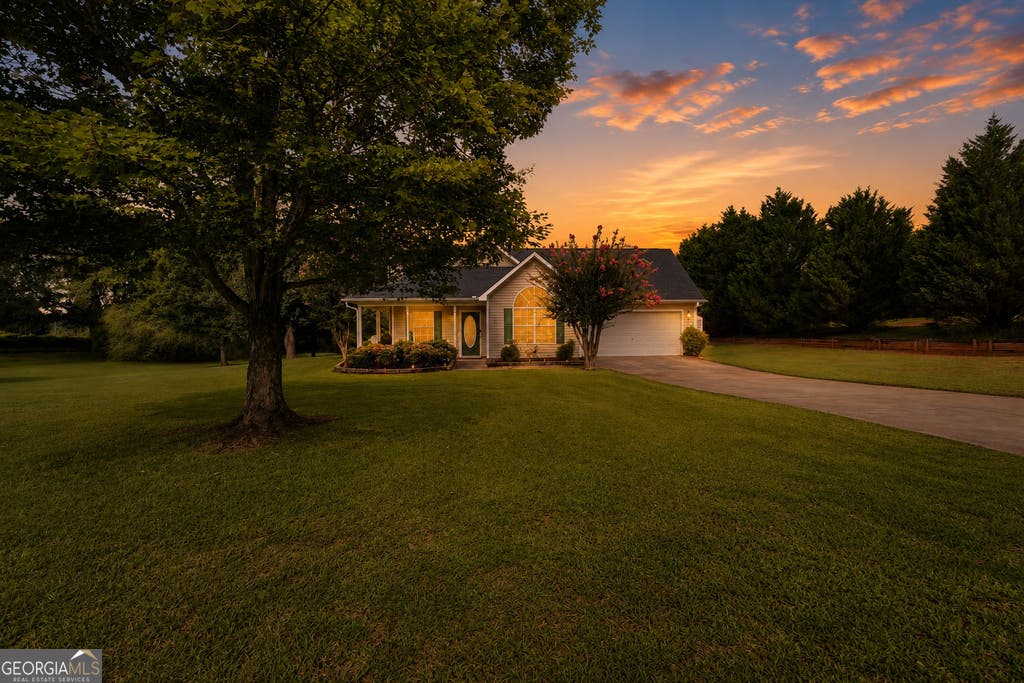 Photo of 1130 Larkspur Drive, Locust Grove, GA 30248 (MLS # 10815687)