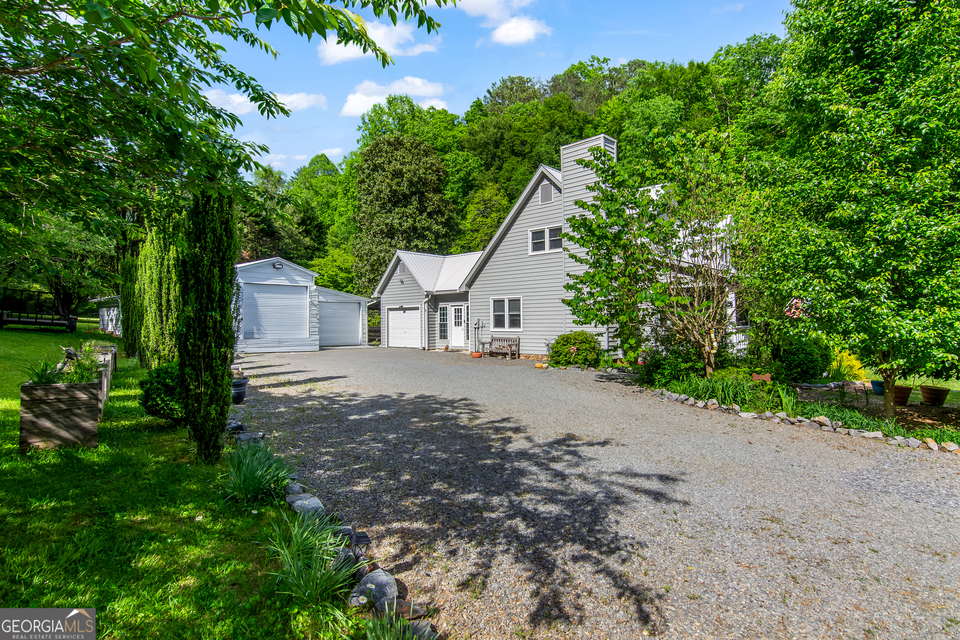 18 Cherry LN