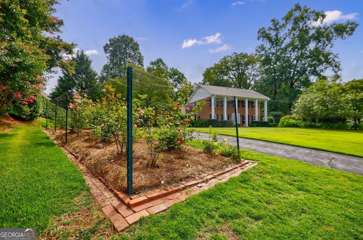 1130 Kingston DR NE