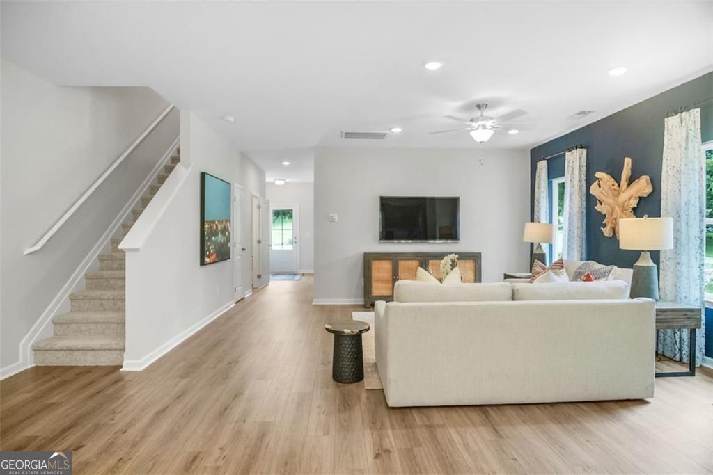 230 Alameda ST 84