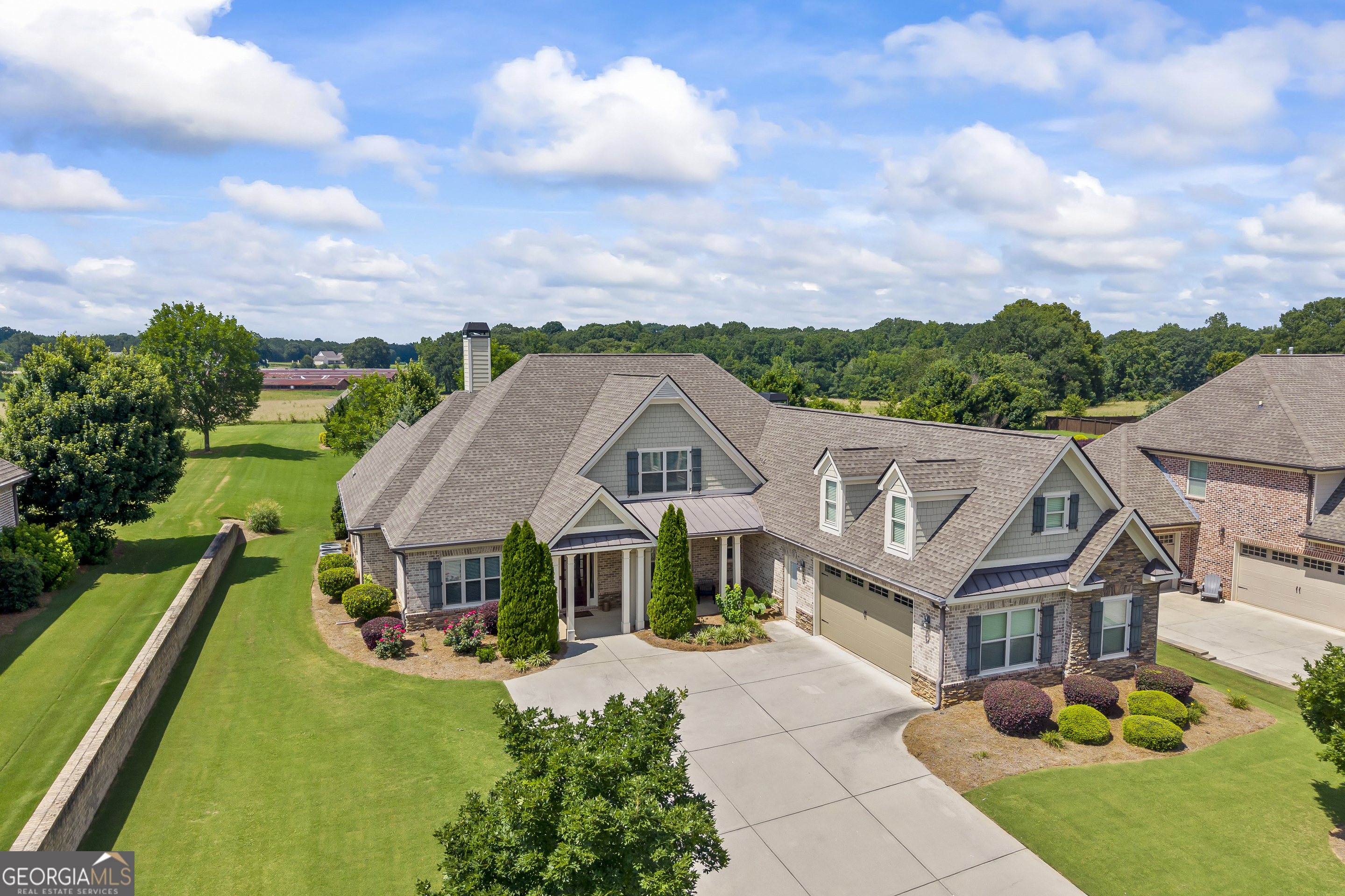 2453 Club Estates DR