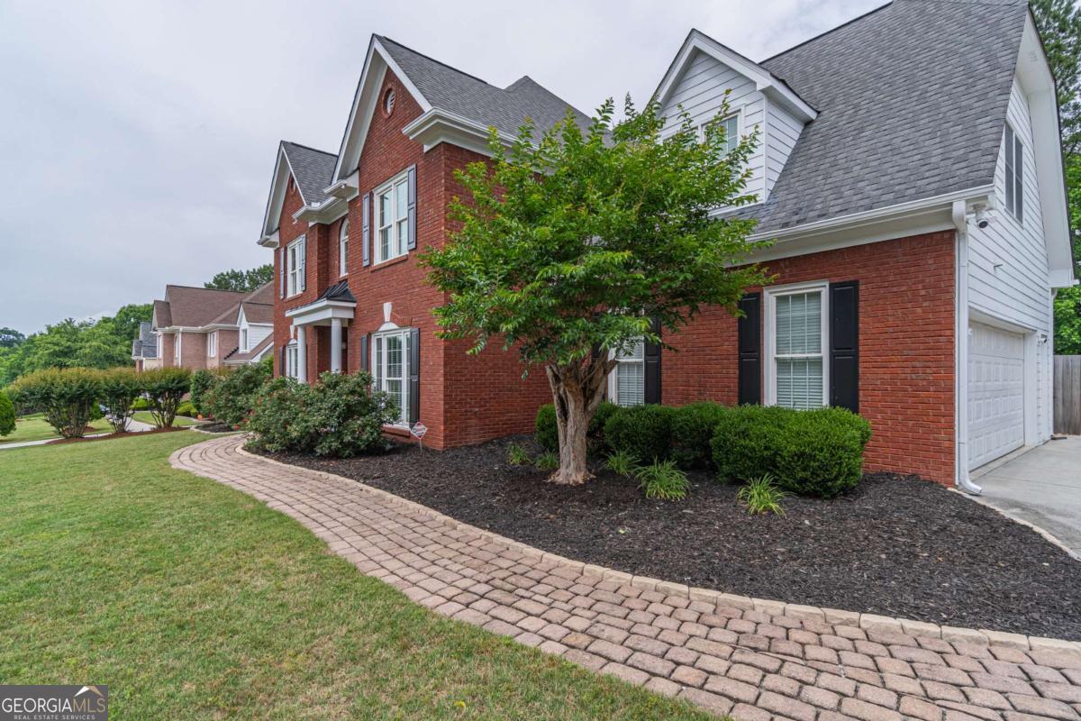 1004 Spruce Creek LN