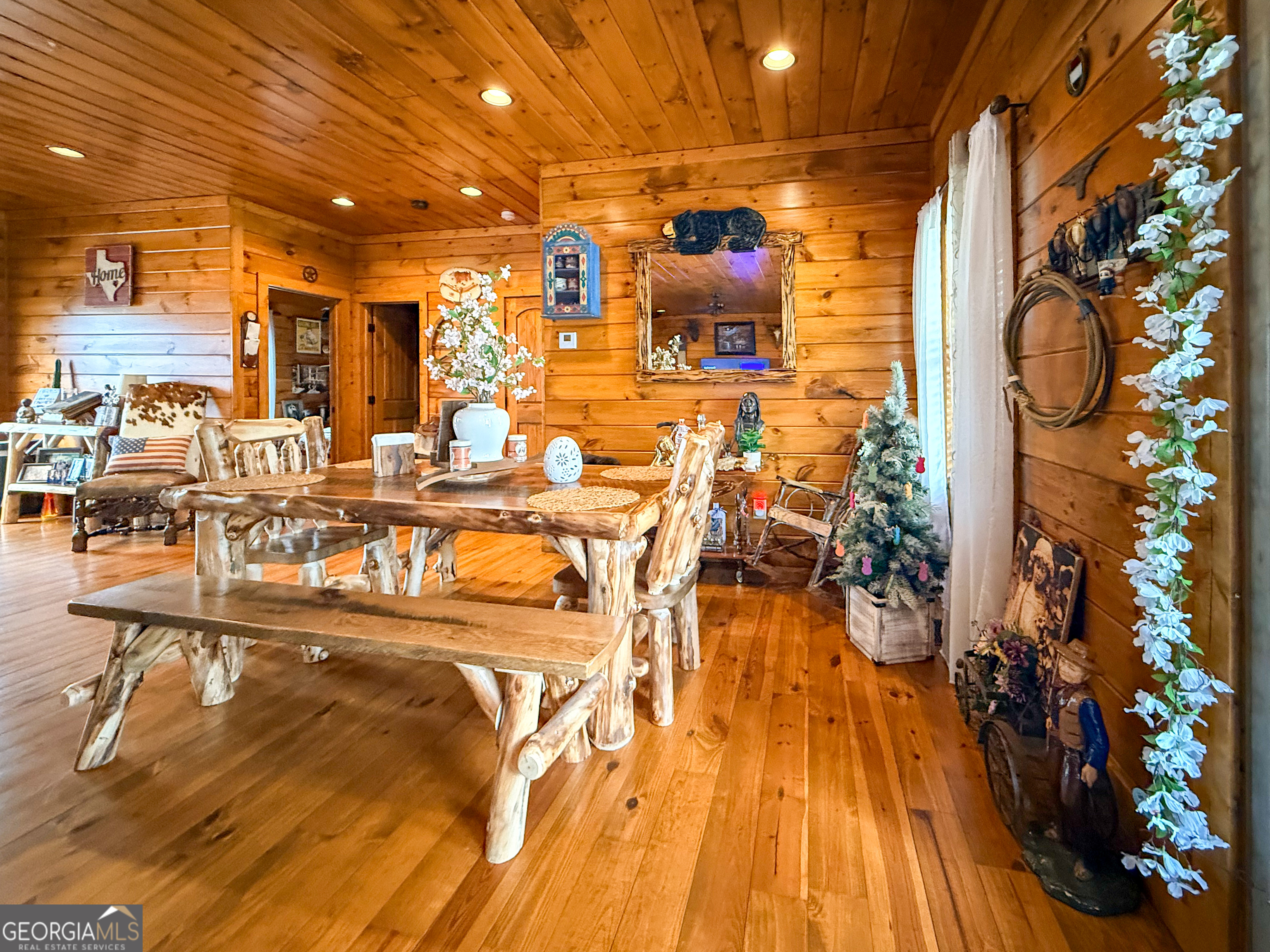 186 Holly LN
