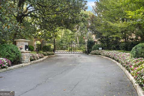 Photo of 675 W Paces Ferry, #4 Road NW, Atlanta, GA 30327 (MLS # 10809200)